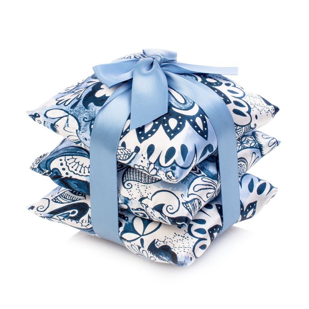 https://www.elizabethw.com/cdn/shop/products/Delft-Silk-Sachet-Set_1024x1024.jpg?v=1571293523